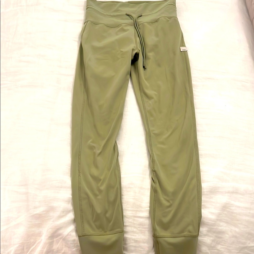 Vuori Olive Green Leggings daily small